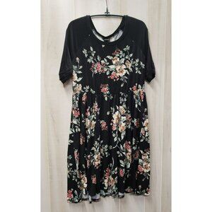 Torrid Floral Dress, Size 1 1X 14-16, Black with flowers, Short Sleeve